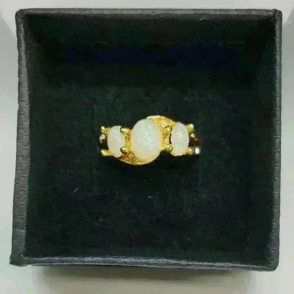 NWOT Exquisite Yellow Goldfilled Faux Opal and Diamond Ring. - Picture 6 of 6